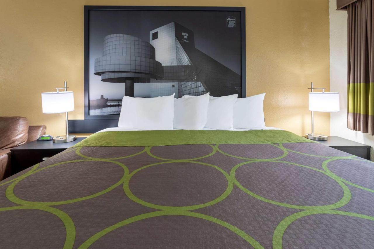 Super 8 By Wyndham Wooster Hotell Exteriör bild