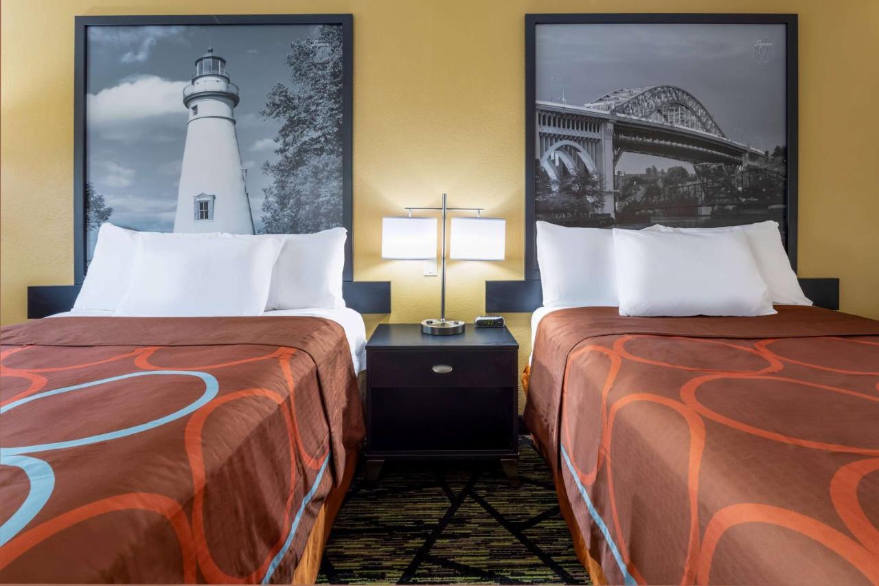 Super 8 By Wyndham Wooster Hotell Exteriör bild