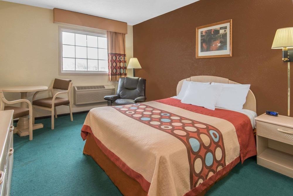 Super 8 By Wyndham Wooster Hotell Exteriör bild