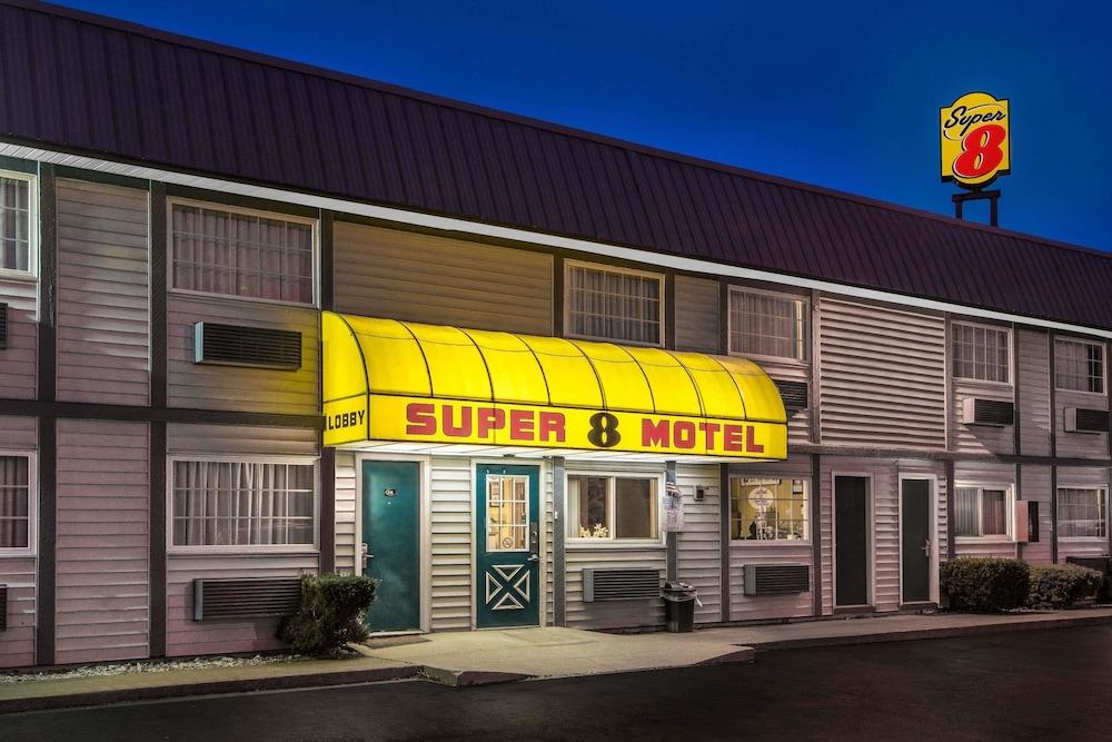Super 8 By Wyndham Wooster Hotell Exteriör bild