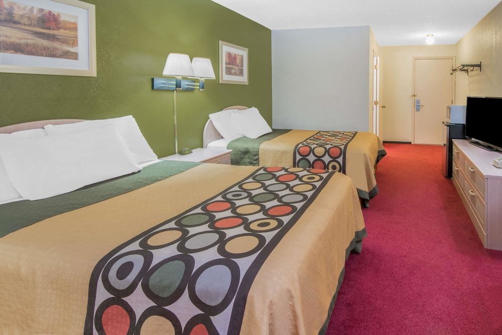 Super 8 By Wyndham Wooster Hotell Exteriör bild